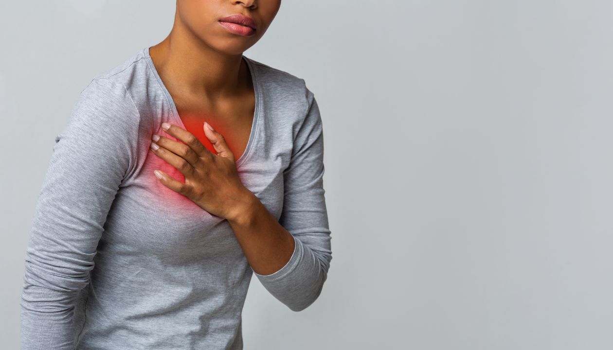 Woman holding chest due to heartburn, used in Heartburn and Reflux Center blog on Barrett’s Esophagus